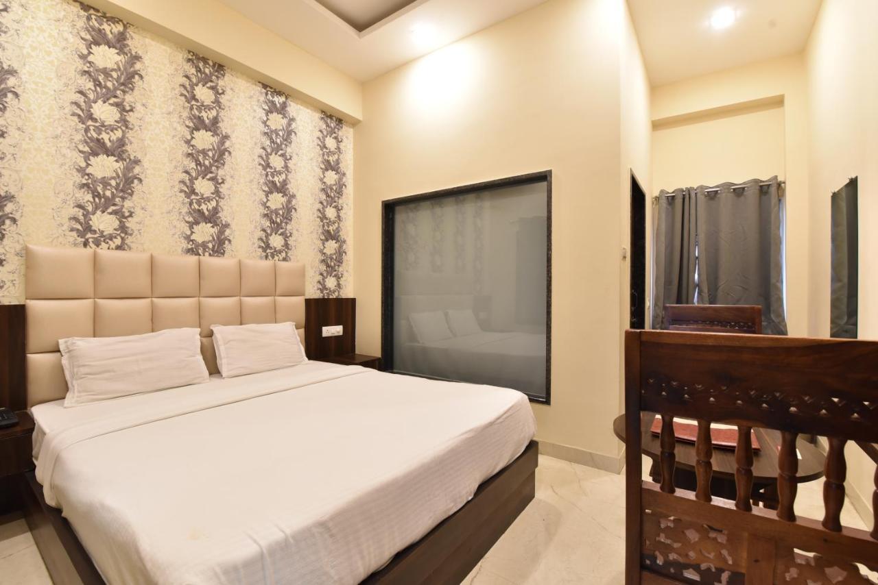 Hotel Dosa Plaza Удайпур Екстериор снимка