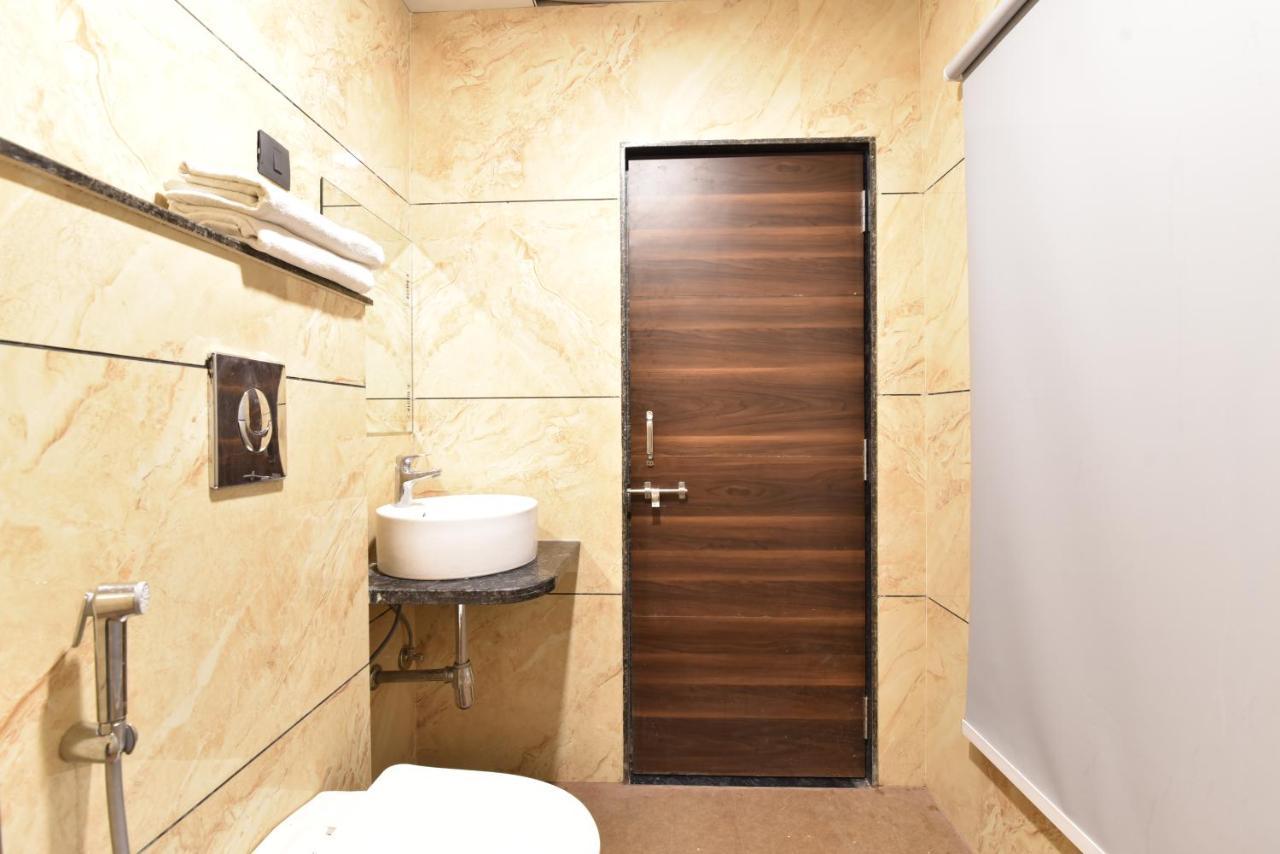 Hotel Dosa Plaza Удайпур Екстериор снимка