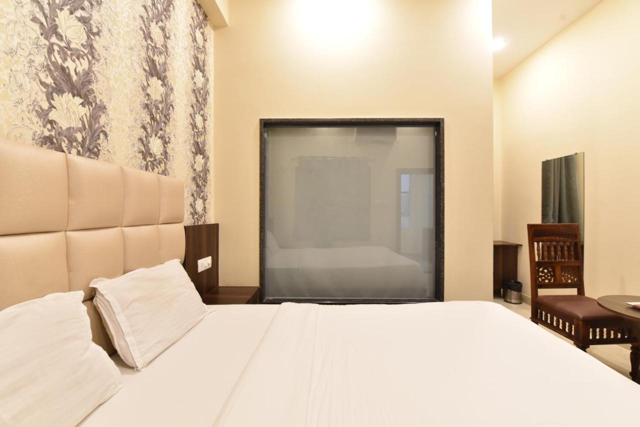 Hotel Dosa Plaza Удайпур Екстериор снимка