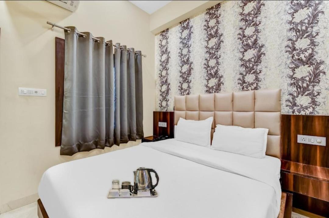 Hotel Dosa Plaza Удайпур Екстериор снимка