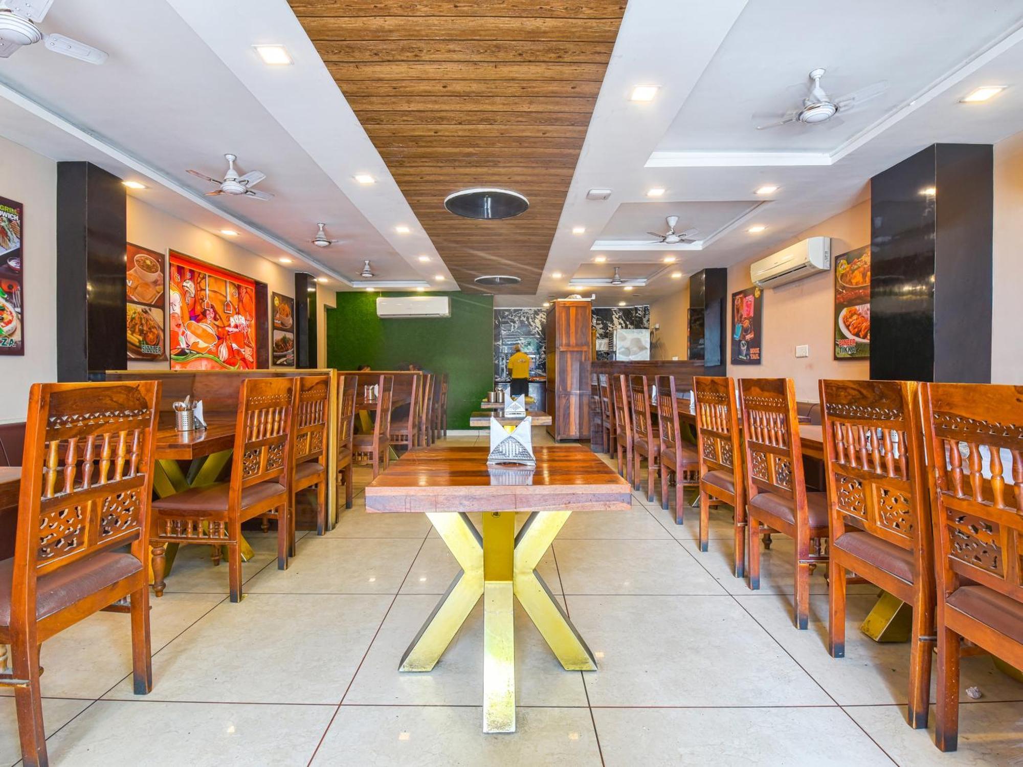 Hotel Dosa Plaza Удайпур Екстериор снимка