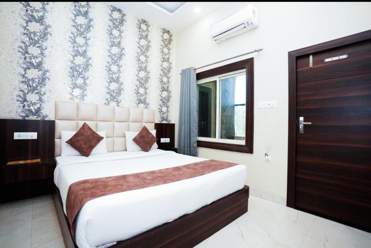 Hotel Dosa Plaza Удайпур Екстериор снимка