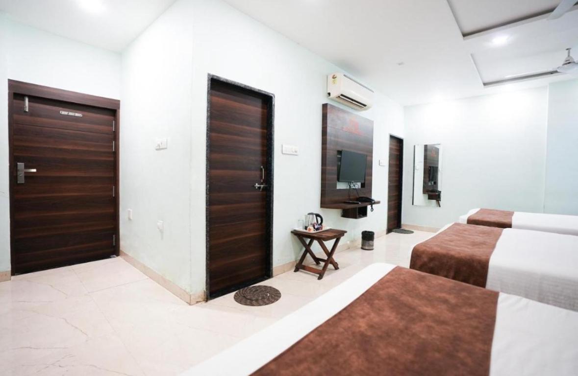 Hotel Dosa Plaza Удайпур Екстериор снимка